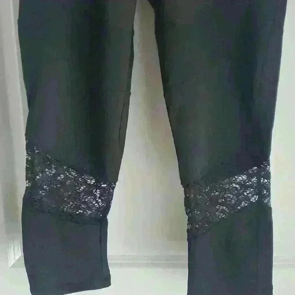 Black Capri yoga pants with lace. Sz med. - Picture 2 of 4